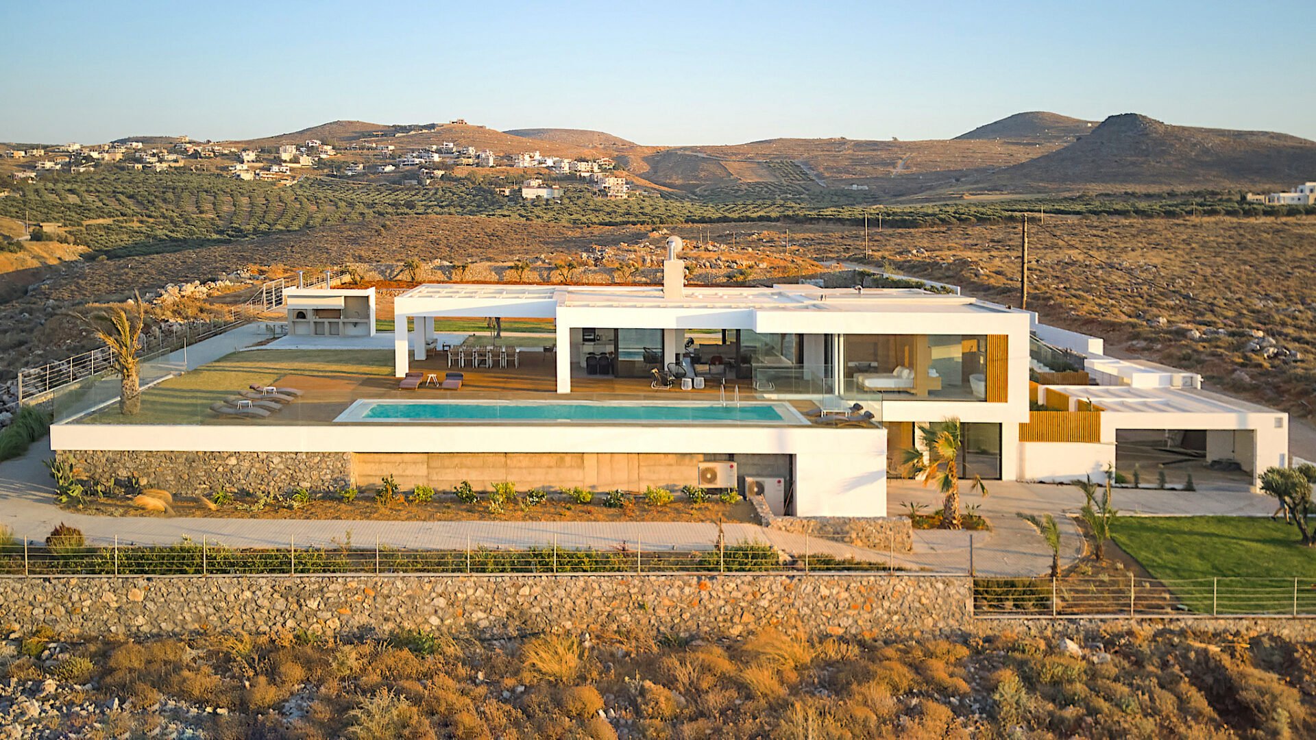 Villa in Heraklion - view 1