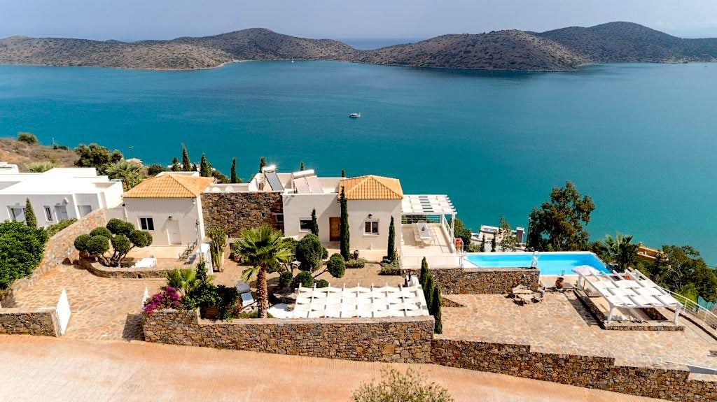 Villa in Mavrikiano - view 1