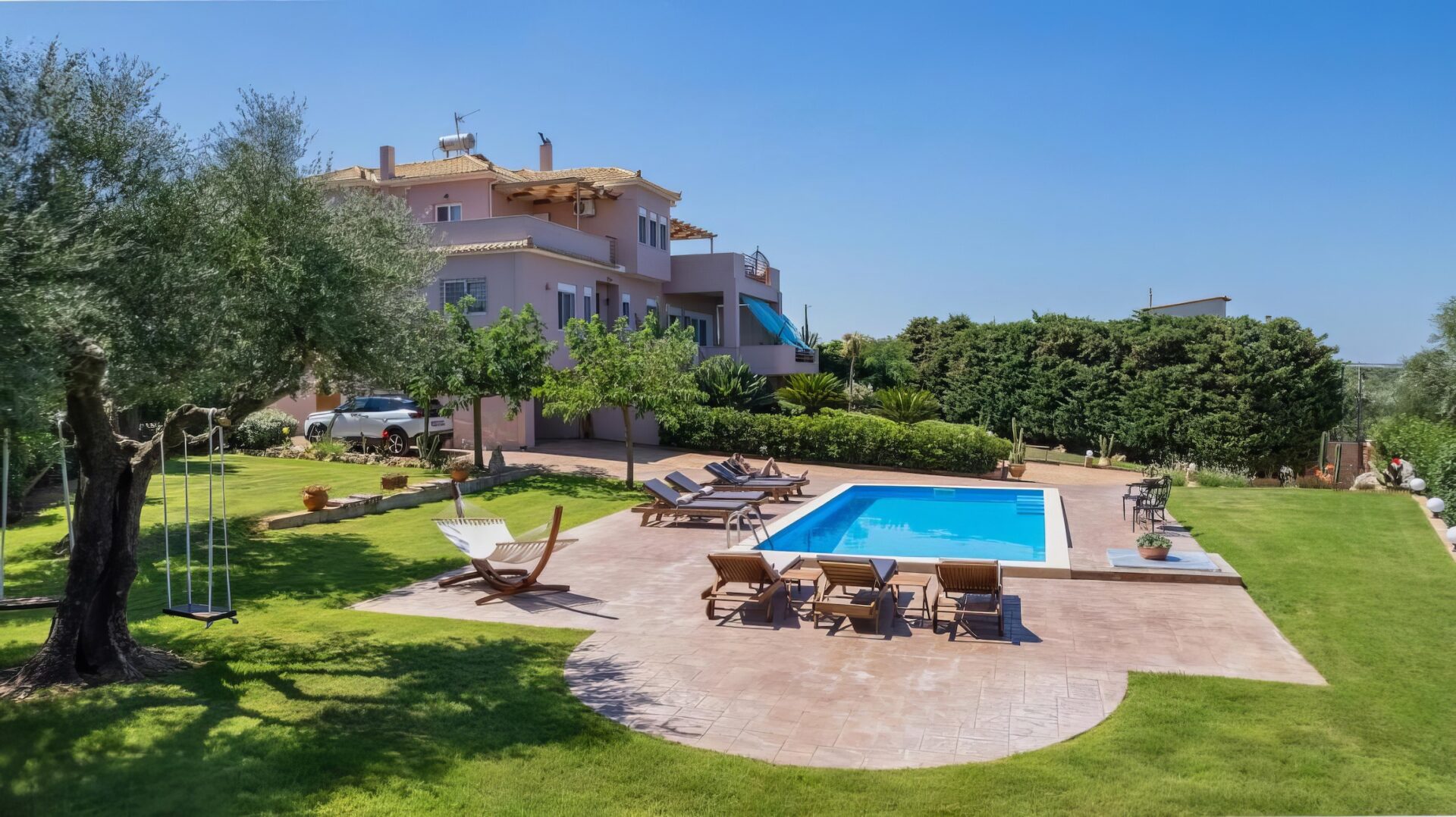 Villa in Kyparissia - view 1