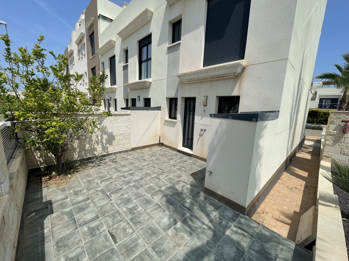 Villa in Alicante - view 1