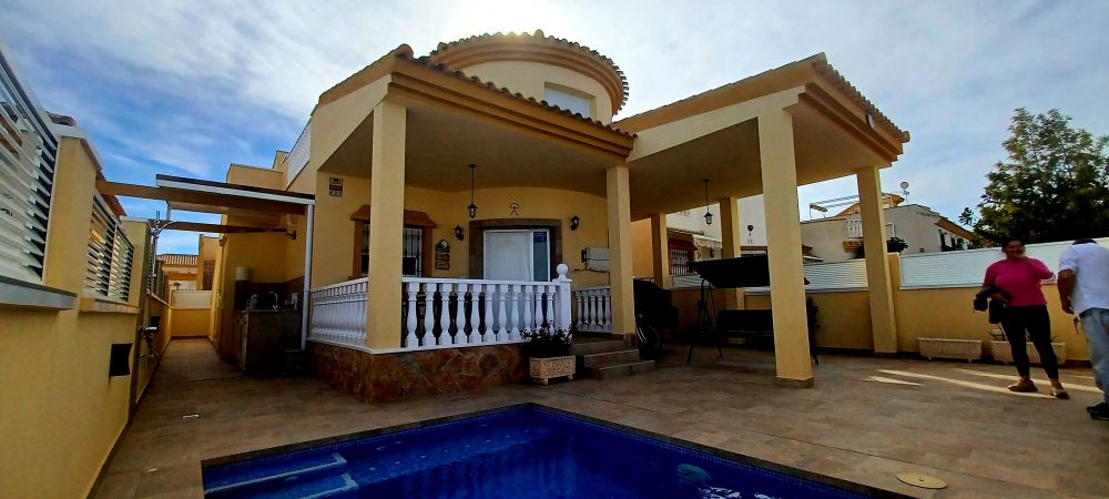 Villa in Alicante - view 1