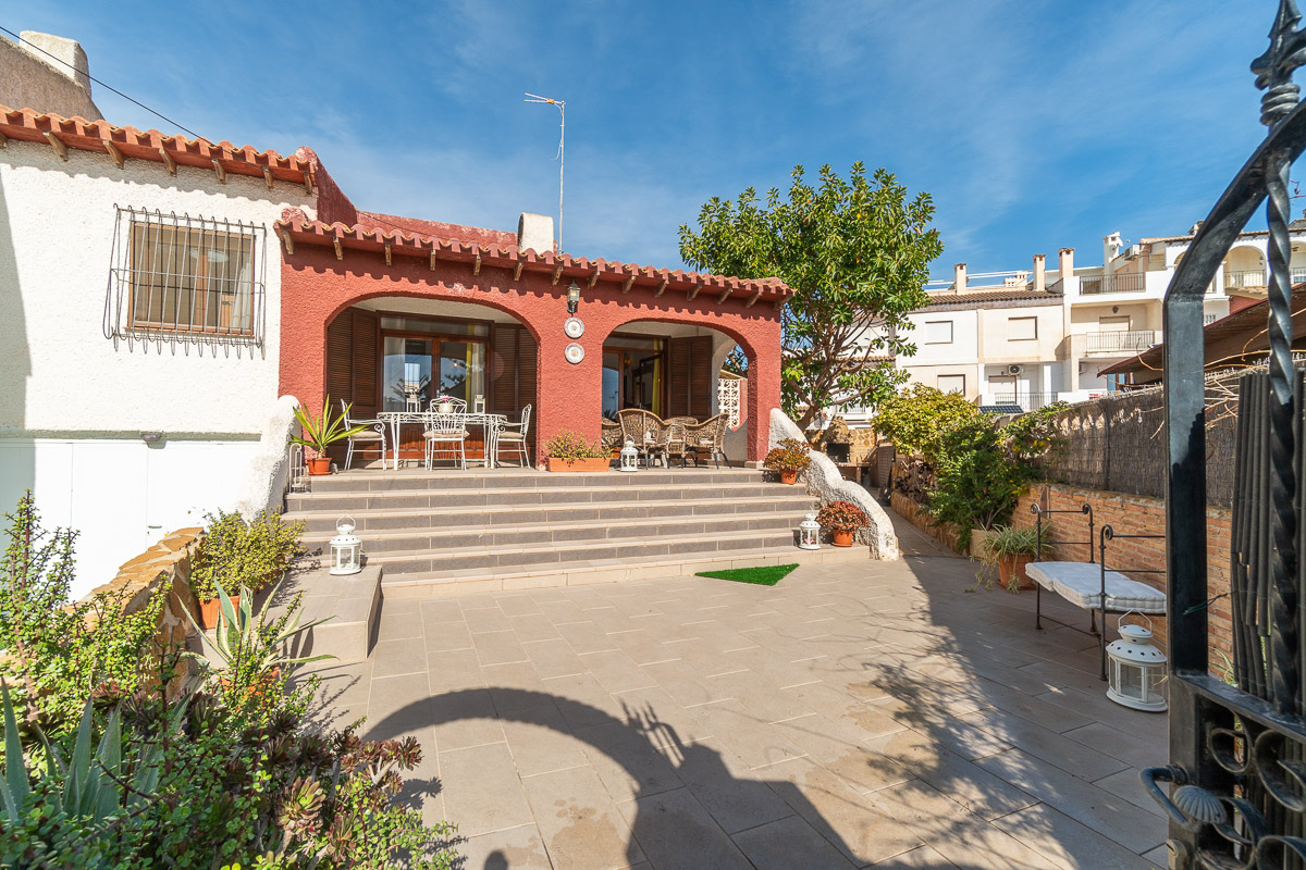 Villa in Alicante - view 1