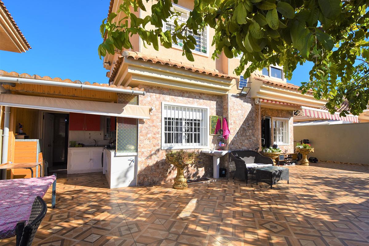 Villa in Alicante - view 1