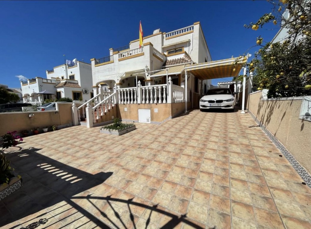 Villa in Alicante - view 1