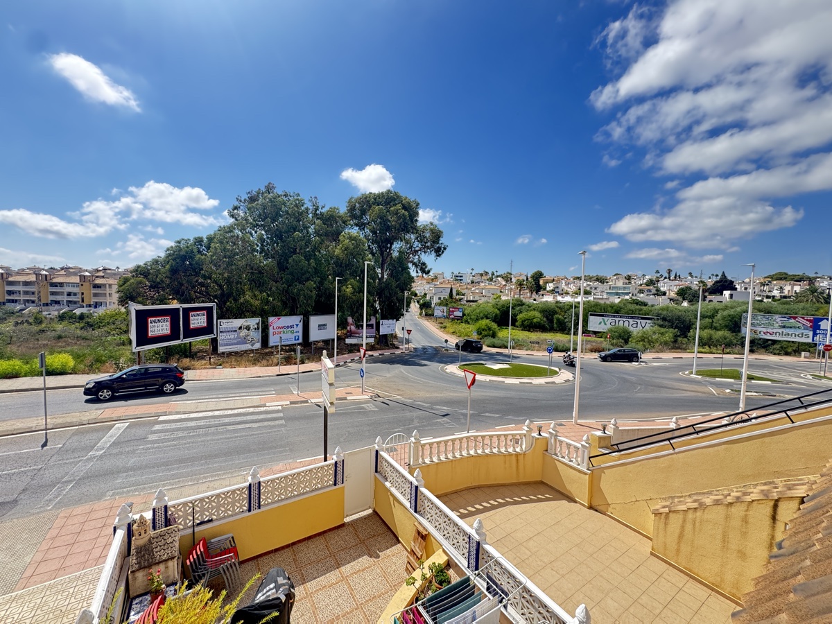House in Villamartin - view 1