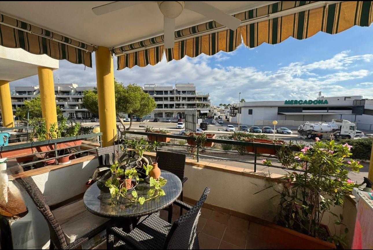 Apartment in Villamartin - view 1