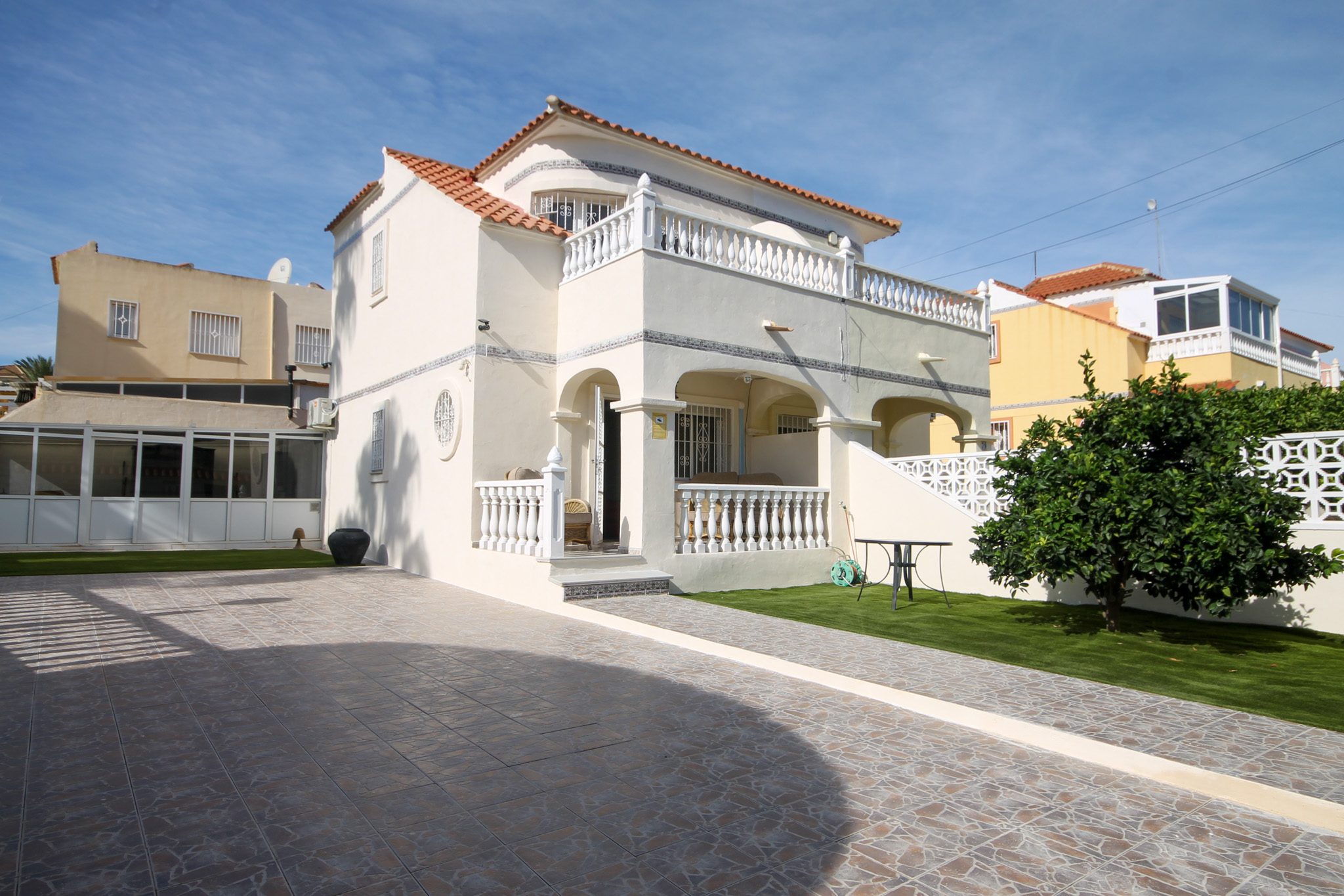 Villa in Villamartin - view 1