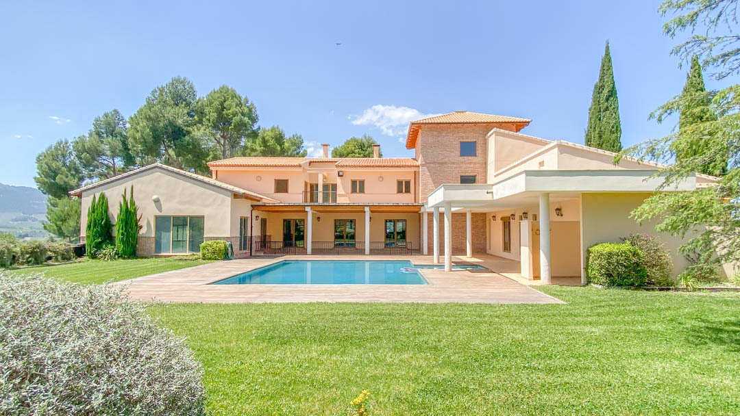 Villa in Penaguila - view 1