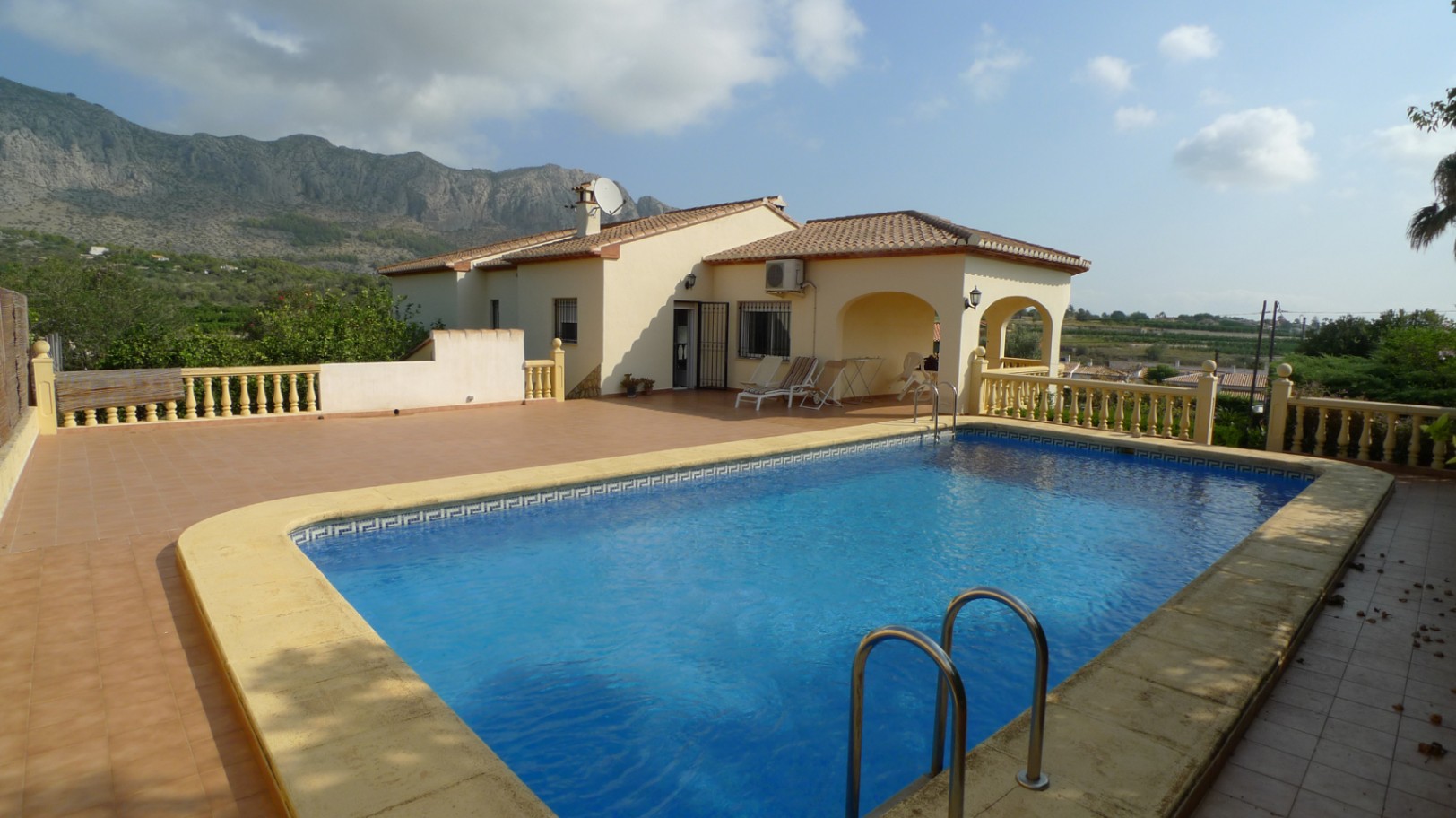 Villa in Alicante - view 1