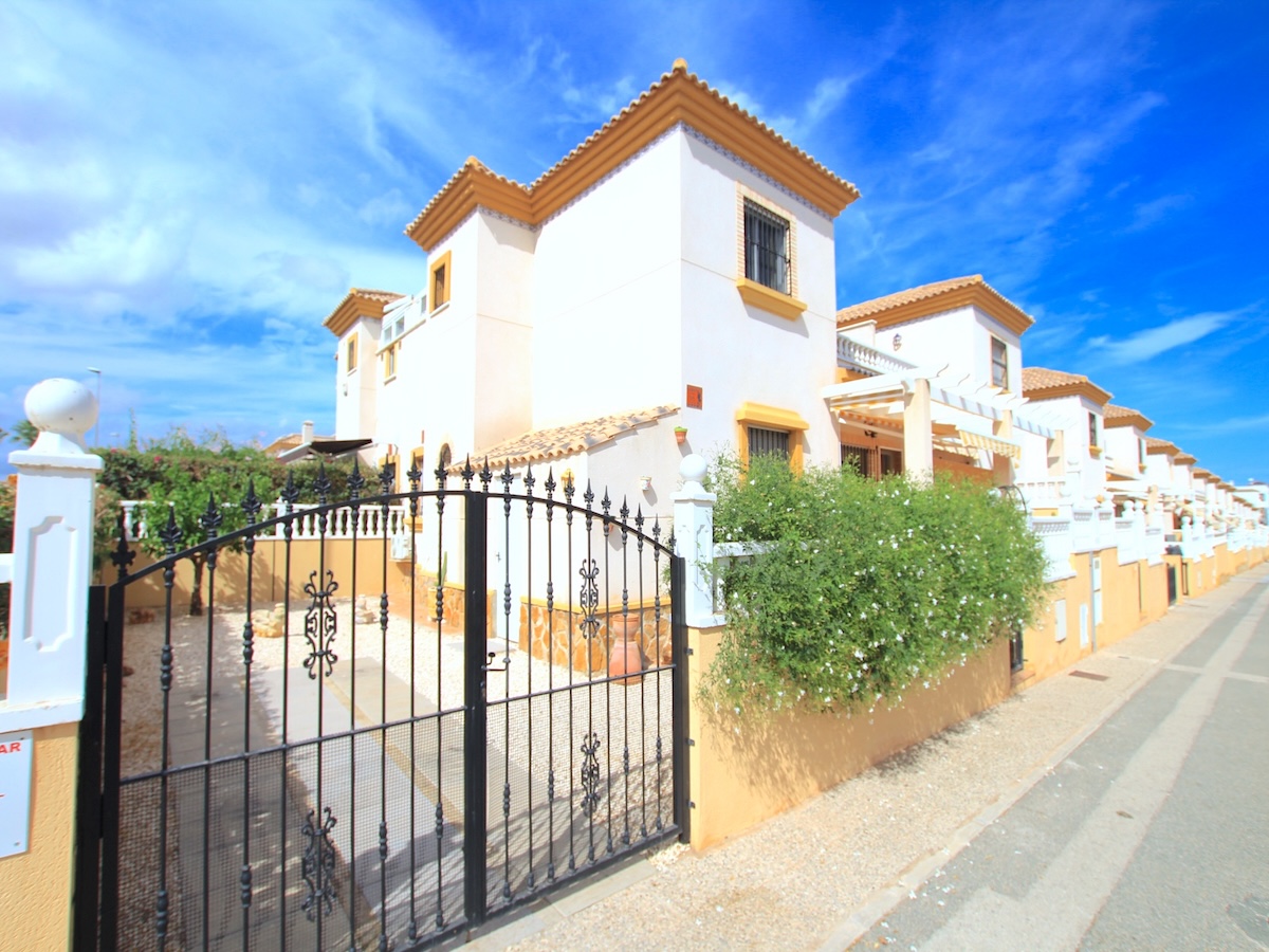 House in La Zenia - view 1