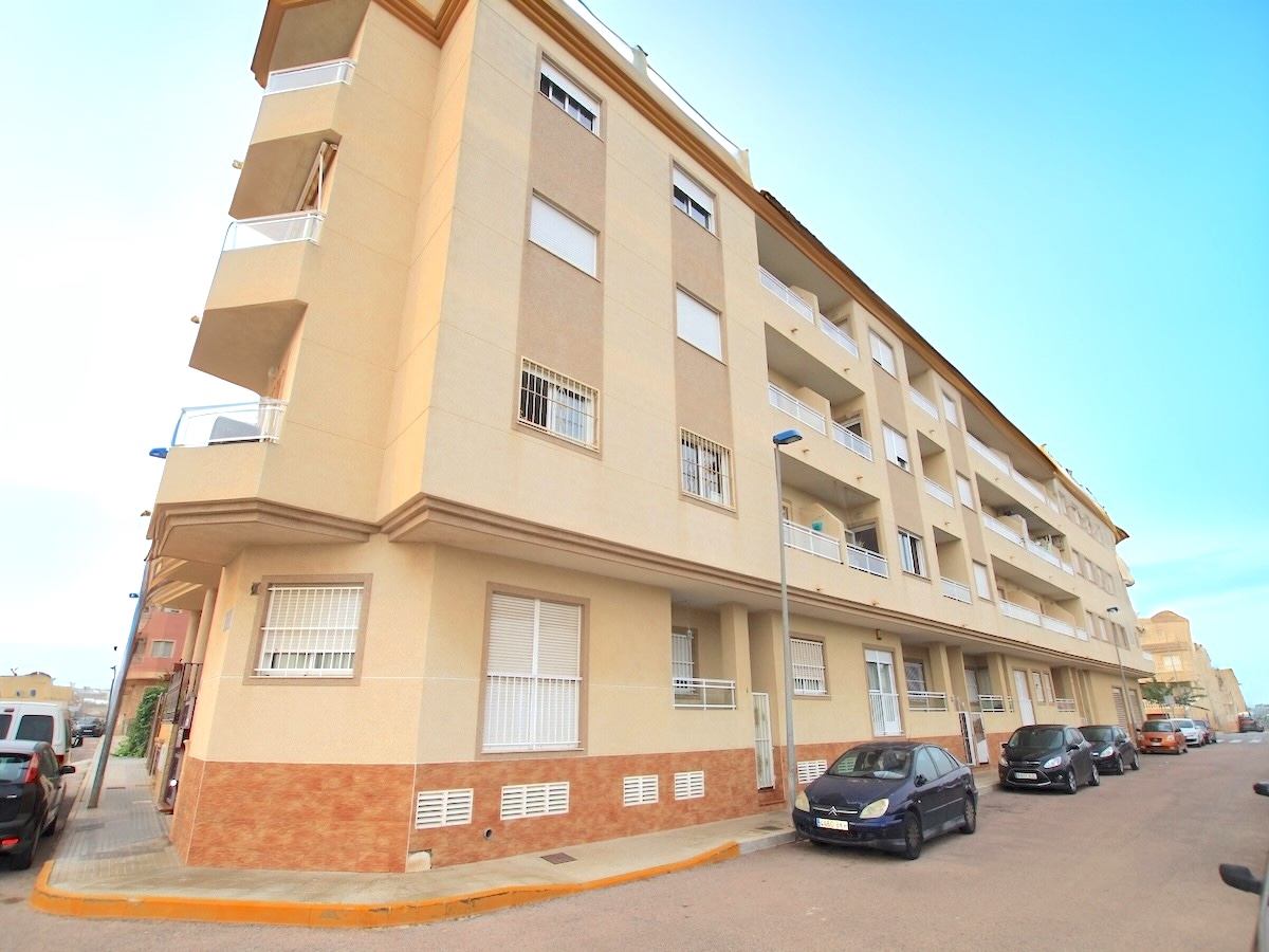 Apartment in Los Palacios - view 1