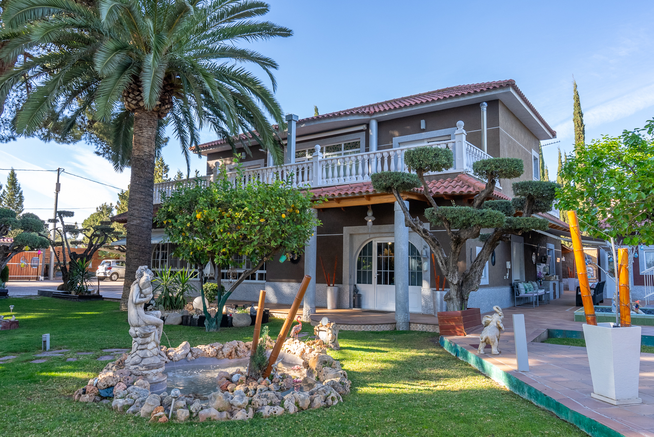 Villa in Novelda - view 1