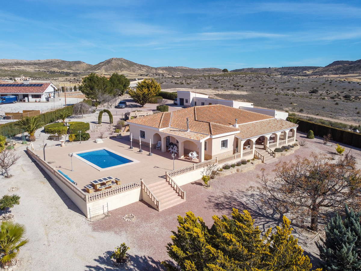 Villa in Torre del Rico - view 1