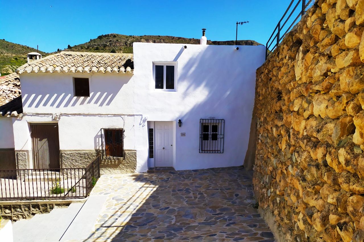 House in El Soriano - view 1
