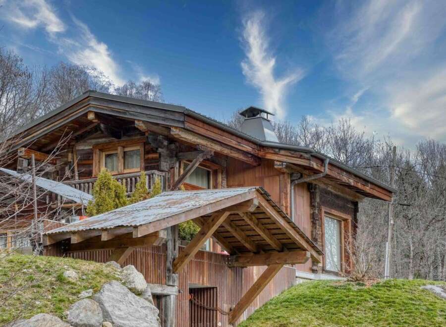 Chalet in Demi-Quartier - view 1