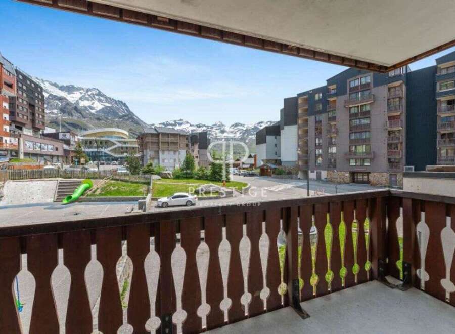 House in Les Belleville - view 1
