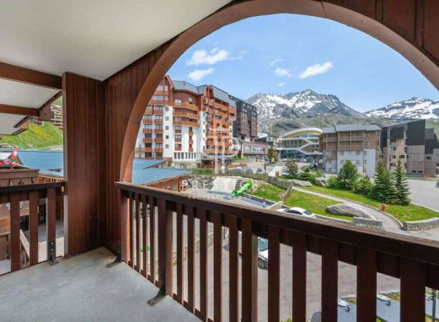 House in Les Belleville - view 1