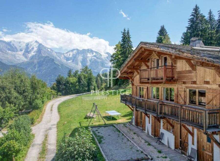 Chalet in Saint-Gervais-les-Bains - view 1