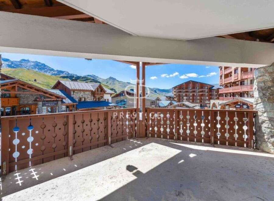 House in Les Belleville - view 1