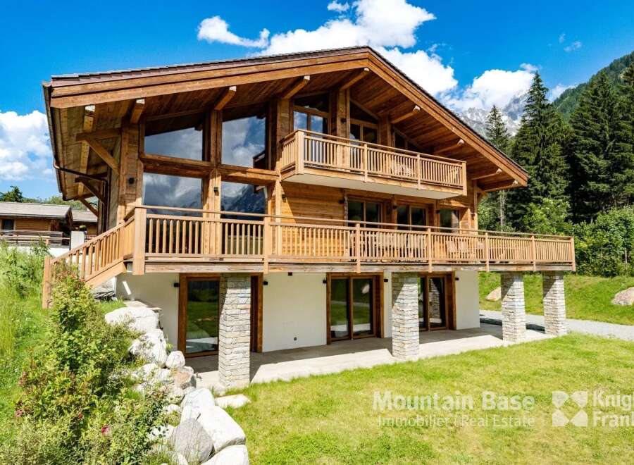 House in Argentiere - view 1