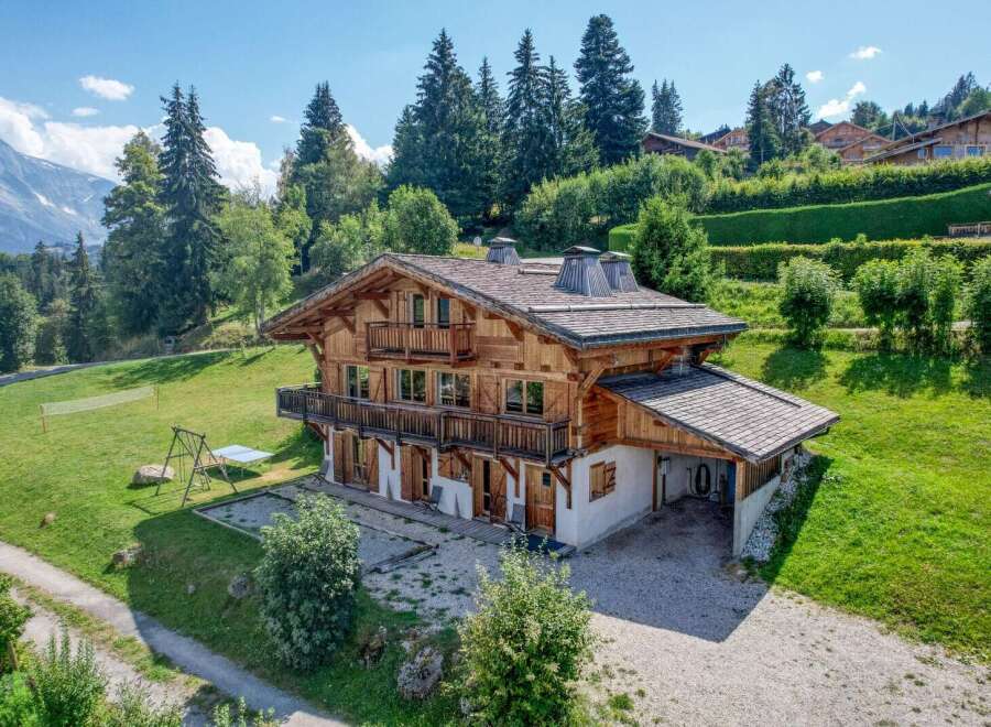 House in Le Bettex - view 1