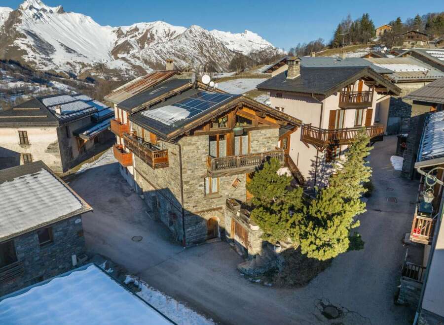 House in Les Belleville - view 1