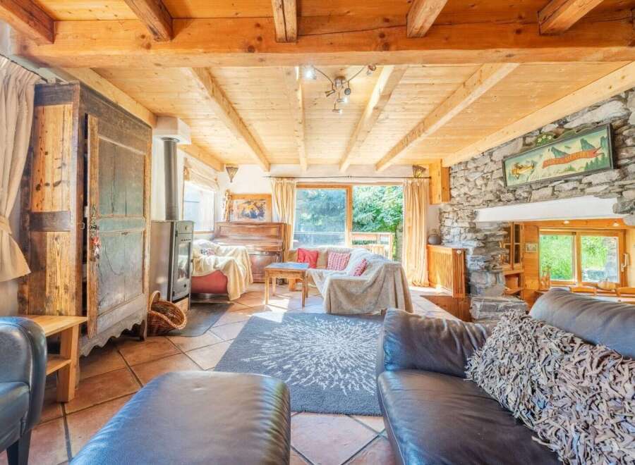 House in Les Allues - view 1