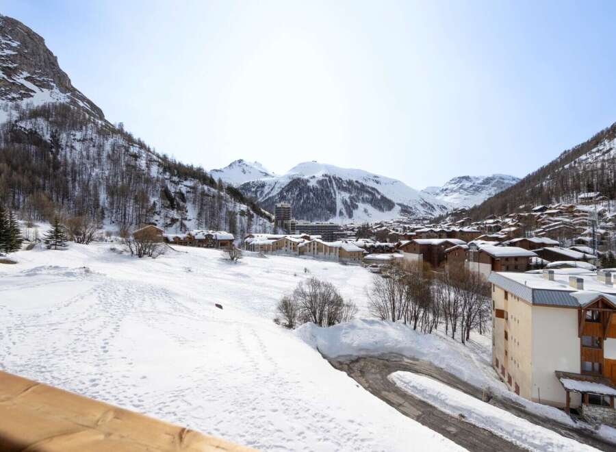 Apartment in Val-d'Isere - view 1