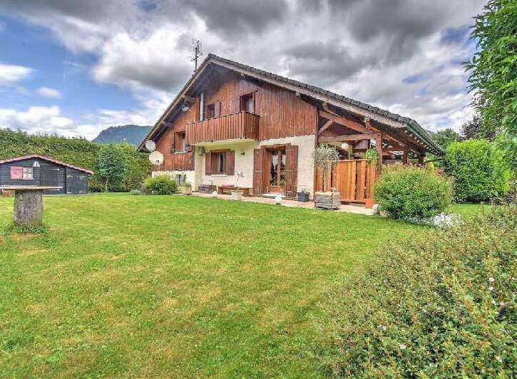 Villa in Essert-Romand - view 1