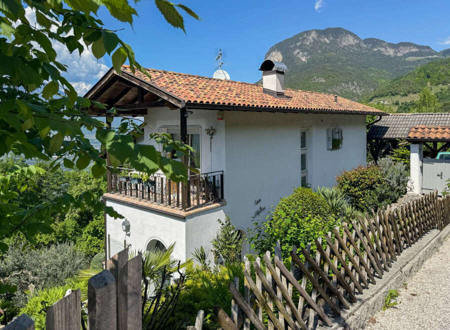 Villa in Pochi - view 1