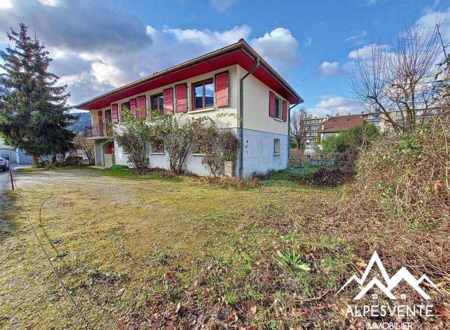 House in Vetraz-Monthoux - view 1