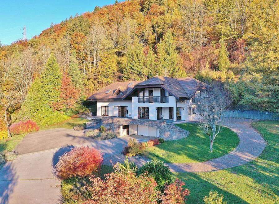 Villa in Chatillon-sur-Cluses - view 1