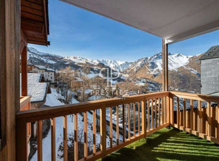 House in Les Belleville - view 1