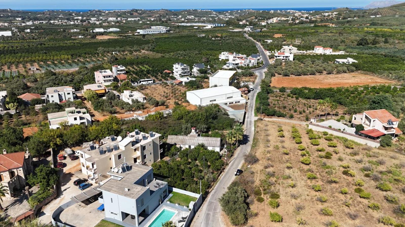 Land in Varypetro - view 1