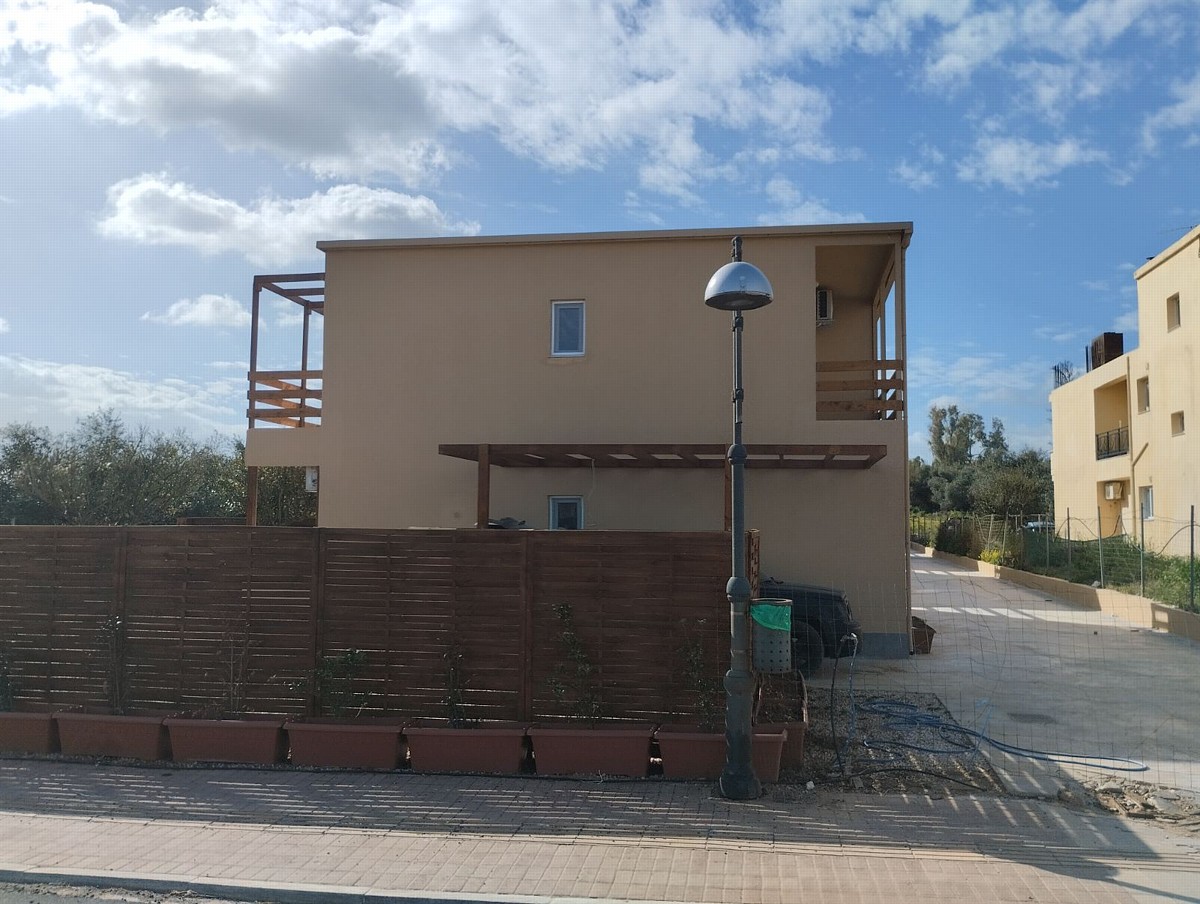 House in Pyrgos Psilonerou - view 1