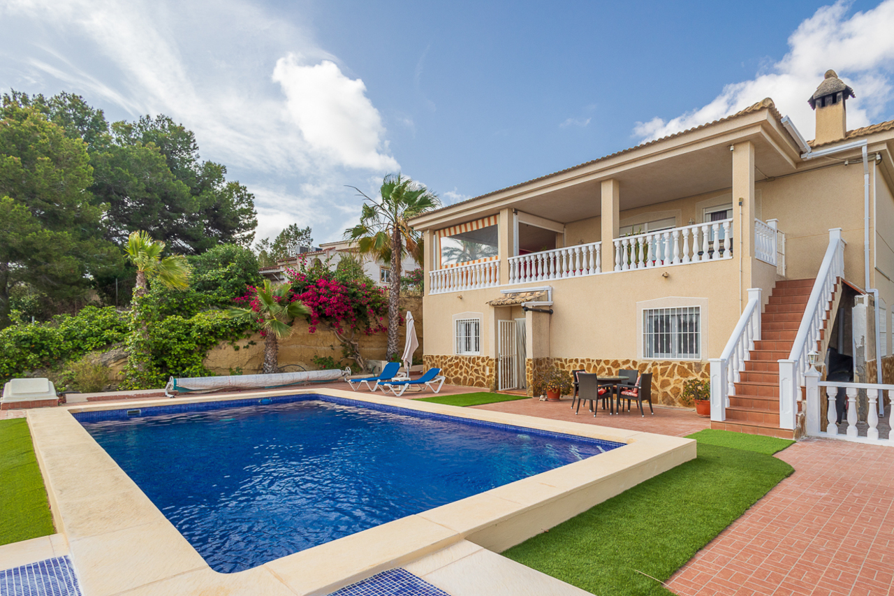 Villa in Alicante - view 1