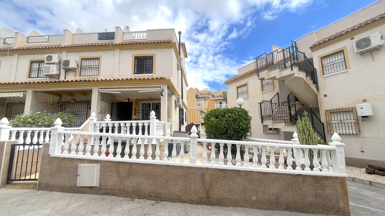 House in Algorfa - view 1