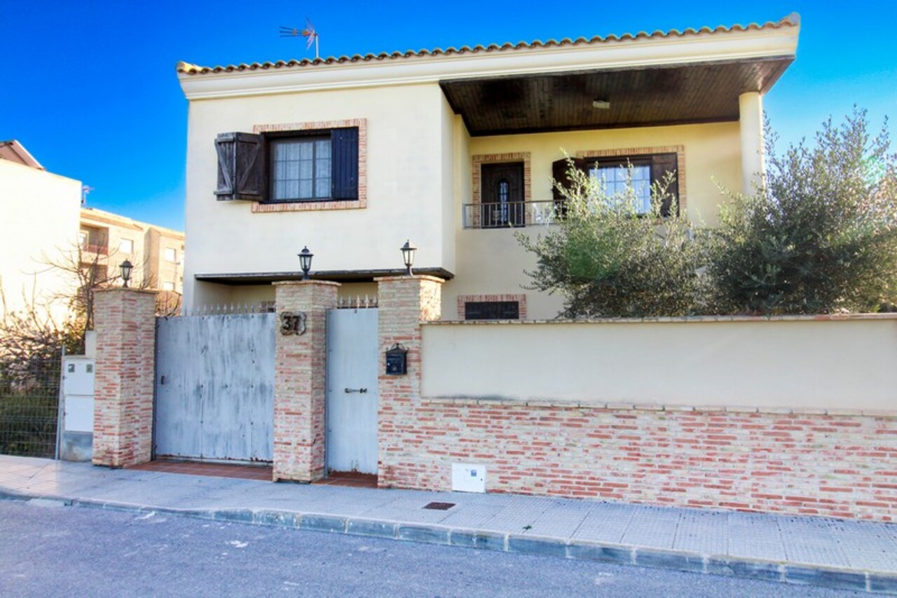 Villa in Alicante - view 1