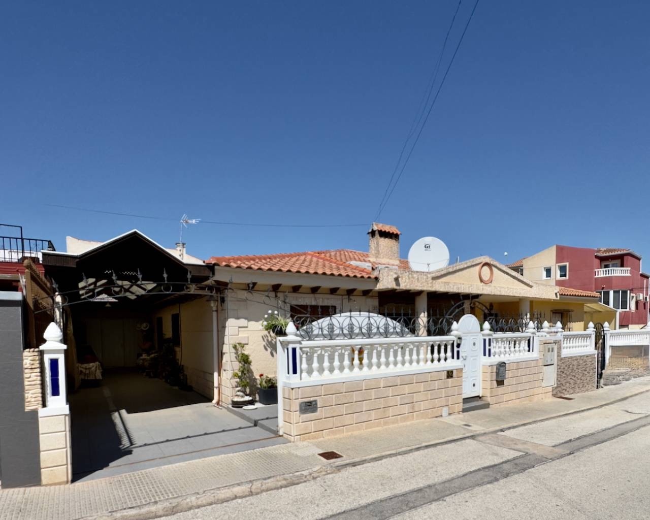 Villa in Alicante - view 1