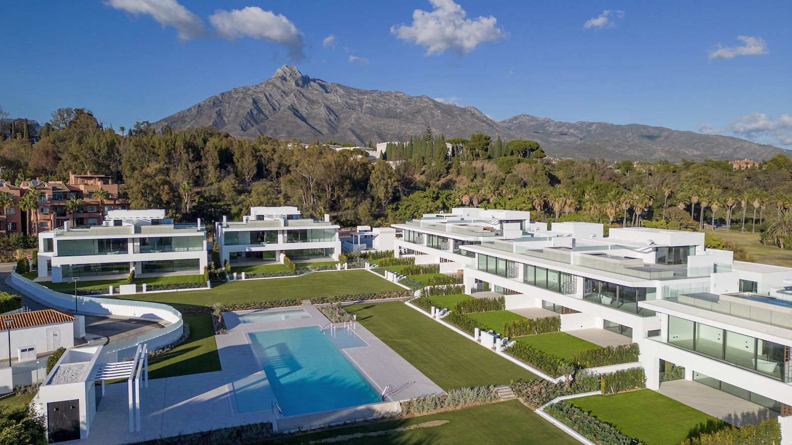 House in Marbella Del Este - view 1
