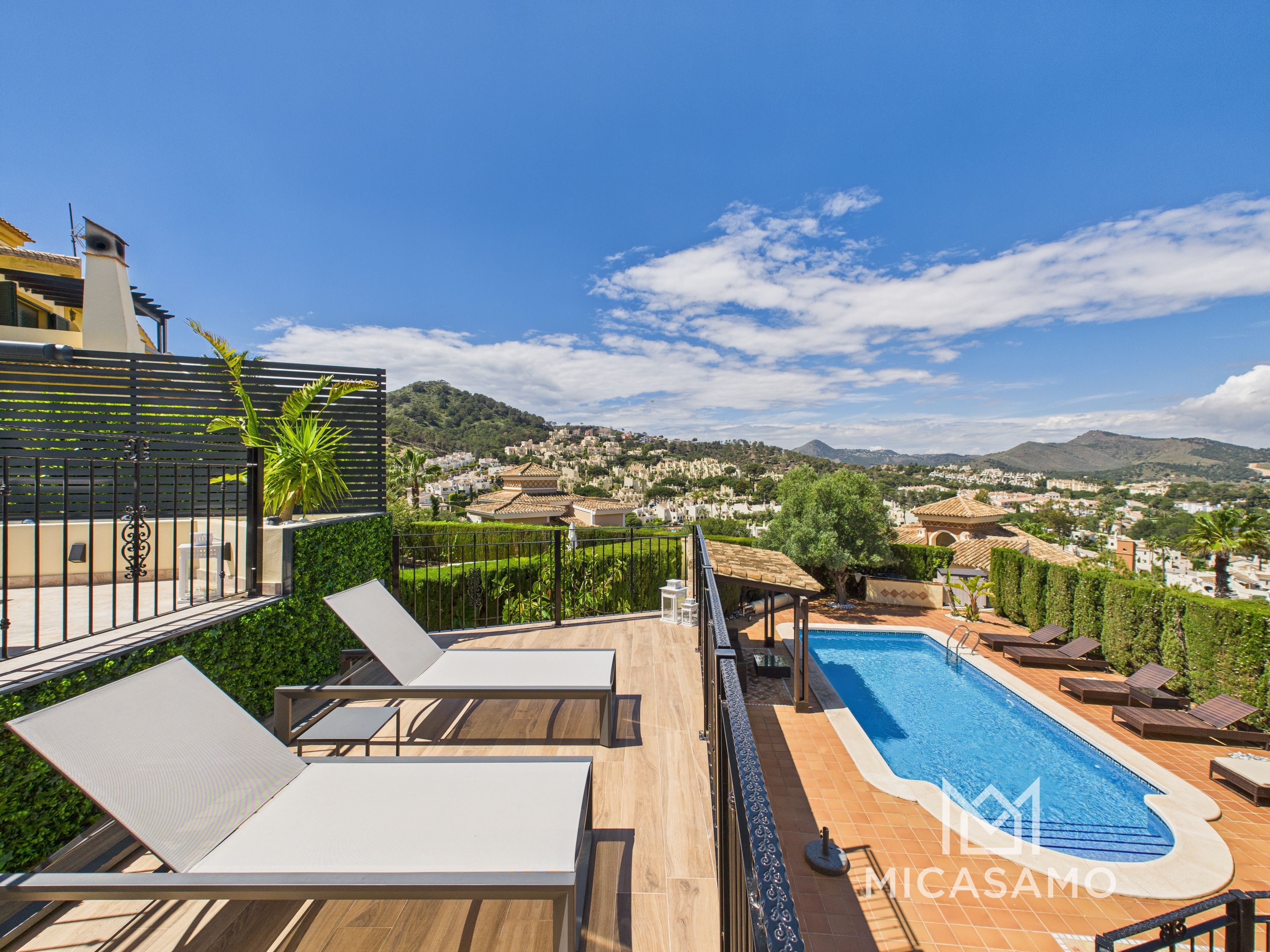 Villa in Santa Cruz - view 1