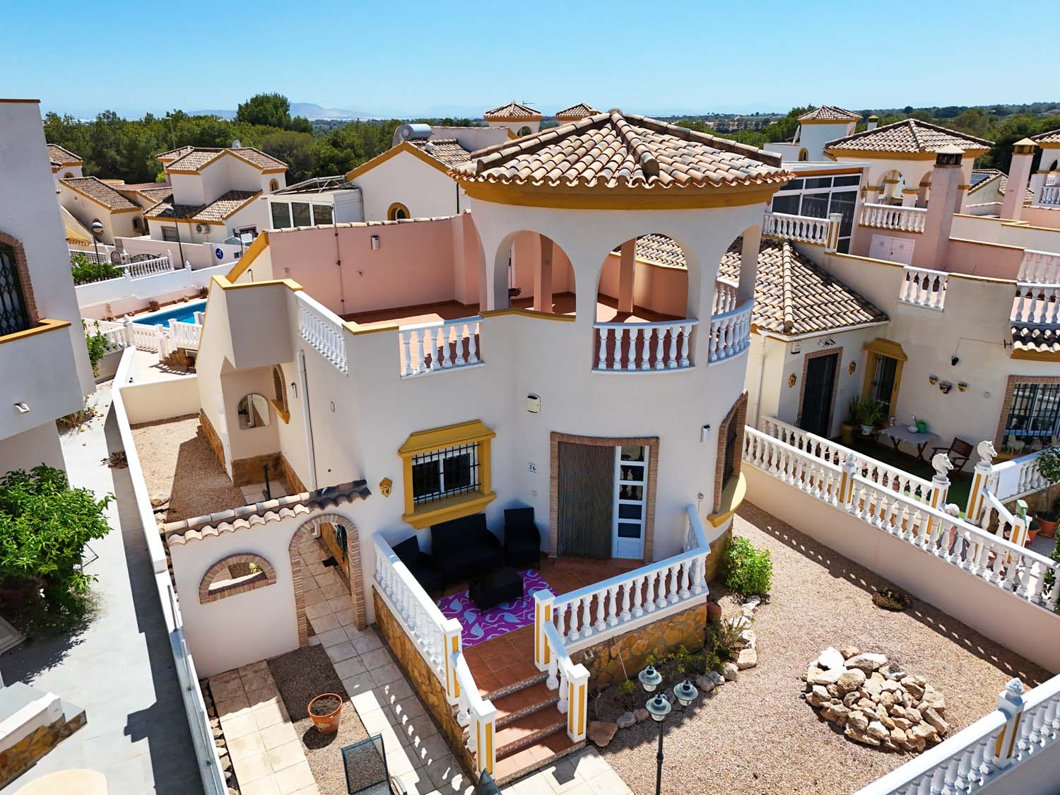 Villa in El Pinar de Campoverde - view 1