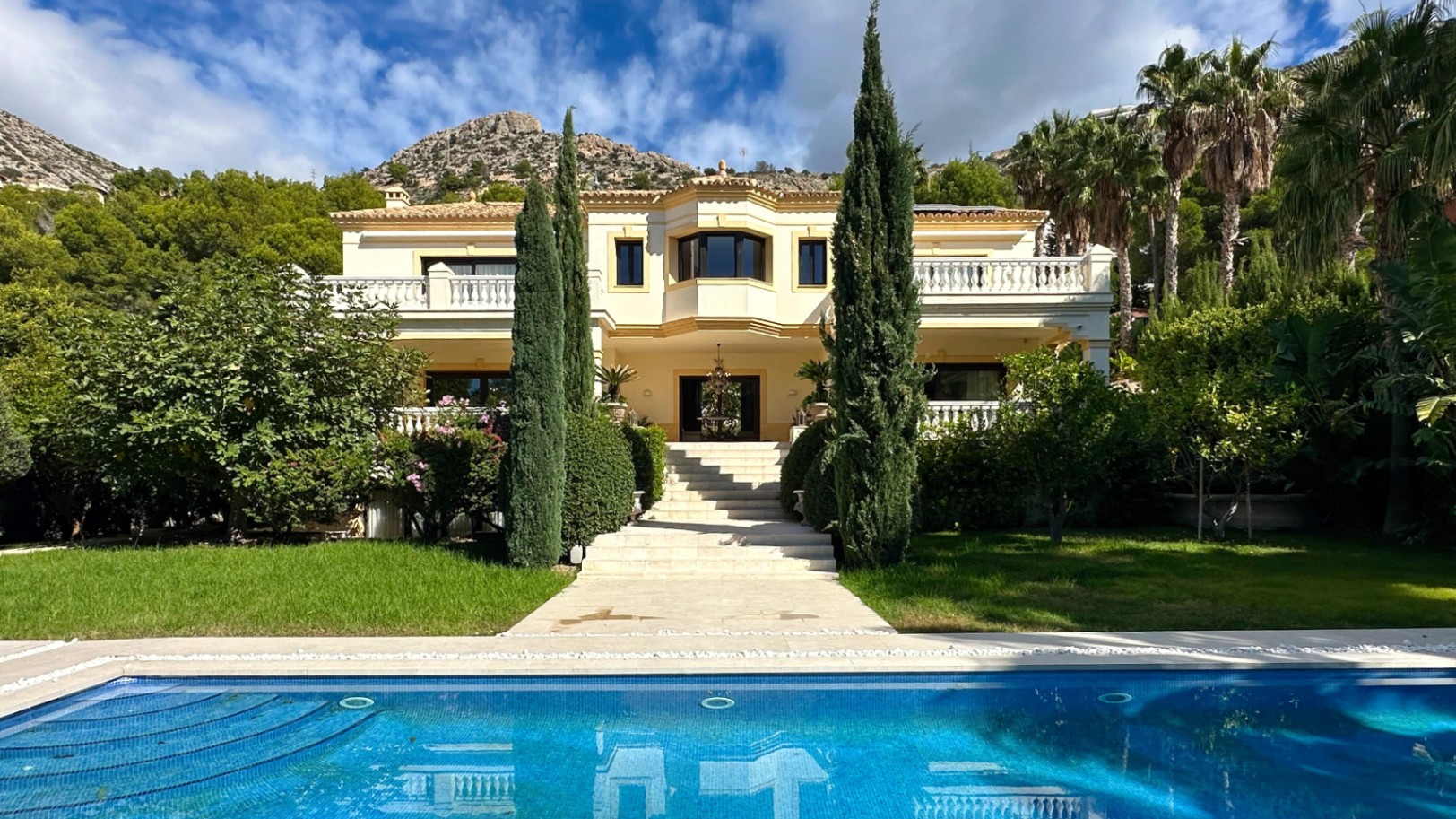 Villa in Calp - view 1