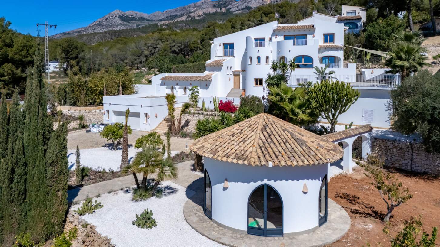 Villa in Bernia - view 1