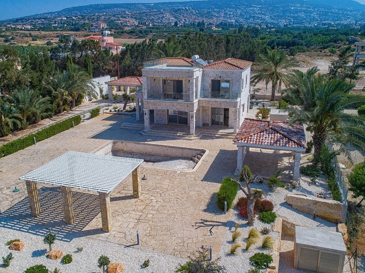 Villa in Pegeia - view 1