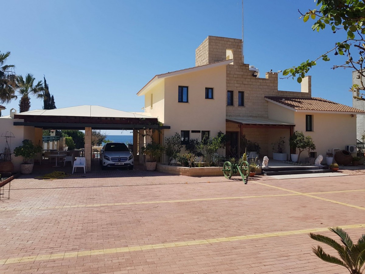 Villa in Pegeia - view 1