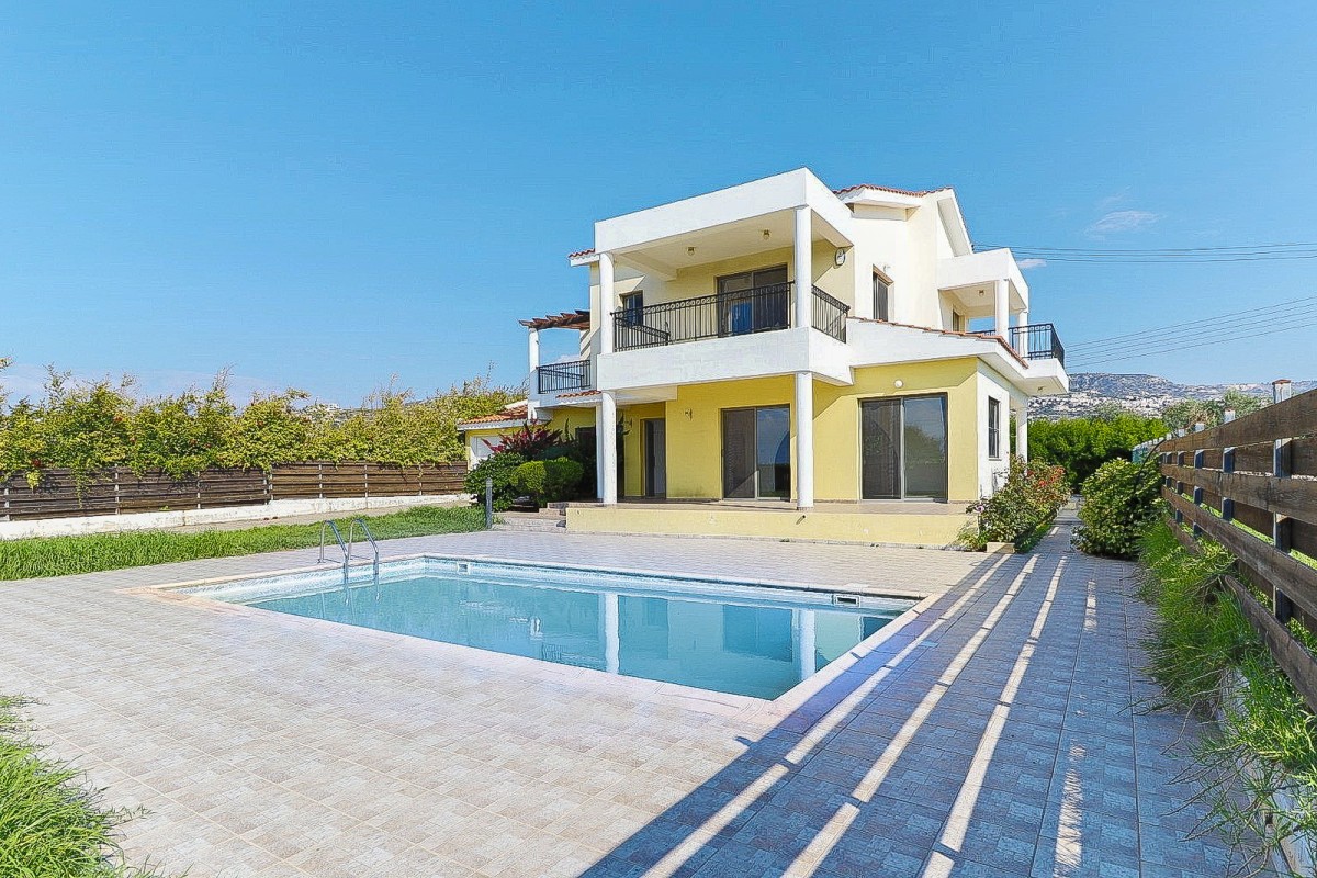 Villa in Pegeia - view 1