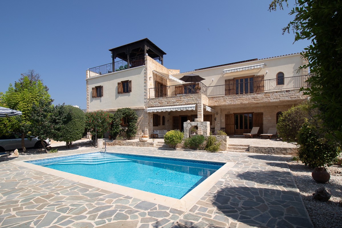 Villa in Pegeia - view 1