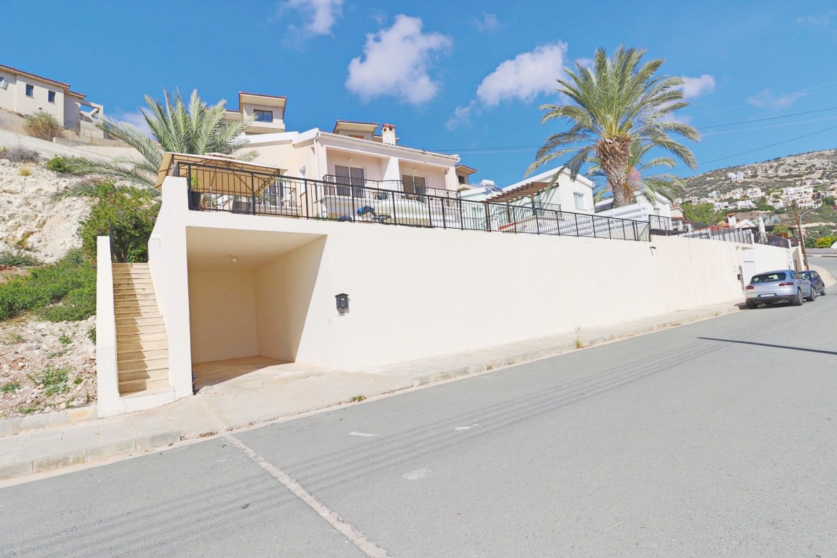 Villa in Pegeia - view 1