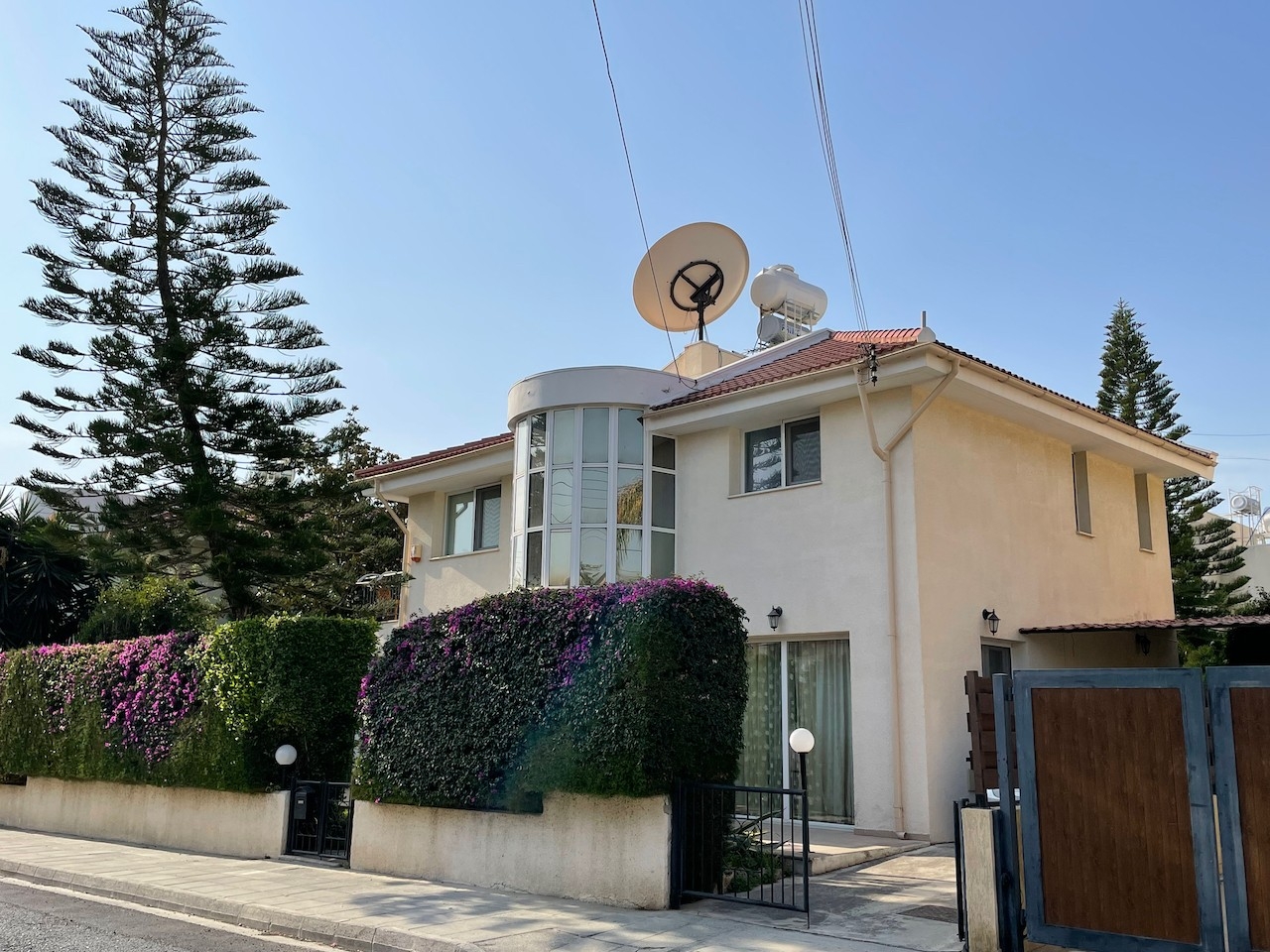 House in Geri - view 1